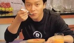二哥哥吃瓜,一场别开生面的吃瓜盛宴