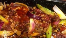 一排鱼吃瓜,夏日池塘欢乐多