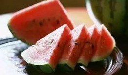 吃瓜大王照片图片,照片中的美食诱惑与生活态度