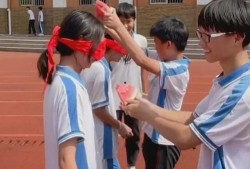 高校女生跳舞吃瓜,瓜香四溢的欢乐时光