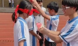 高校女生跳舞吃瓜,瓜香四溢的欢乐时光