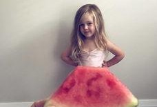 梦见给小孩分瓜吃,瓜分甜蜜，共享童真