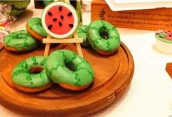 快乐家园吃瓜,瓜果飘香，共享欢乐时光