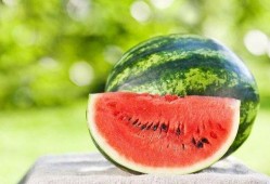 吃瓜照片夏日,清凉一夏，尽享瓜果盛宴