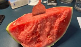 吃小瓜拉肚子搞笑