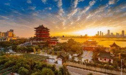 滕王阁吃瓜,古韵悠悠，吃瓜群众共赏盛景