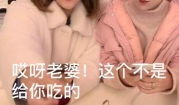 闺蜜吃网纹瓜,甜蜜时光定格美好瞬间