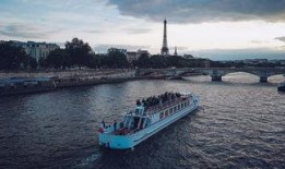 塞纳河吃瓜基地,揭秘巴黎时尚圈背后的秘密生活