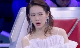 吃瓜女生跳舞,活力四溢展现独特魅力