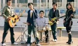 苏打绿求婚吃瓜,甜蜜瓜果见证爱情时刻