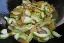 吃角瓜胃胀,揭秘原因及缓解方法