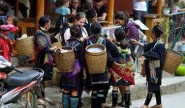 异域小镇之吃瓜,一场别开生面的吃瓜盛宴