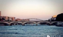 塞纳河吃瓜基地,揭秘巴黎时尚圈背后的秘密生活