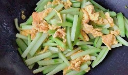 扶手瓜炒着吃,家常烹饪新体验