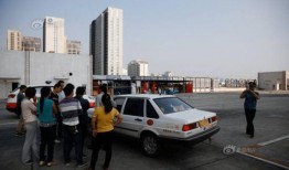 女司机吃瓜截图,瓜田李下，谁在偷窥？