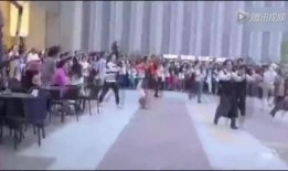 吃瓜观众快闪求婚,快闪求婚浪漫上演